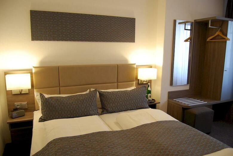 Dom Hotel Am R�merbrunnen