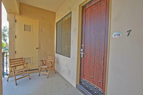 1 Bedroom Condominium In La Quinta, Ca (#clr105)