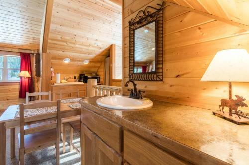 River Lodge Carriage House