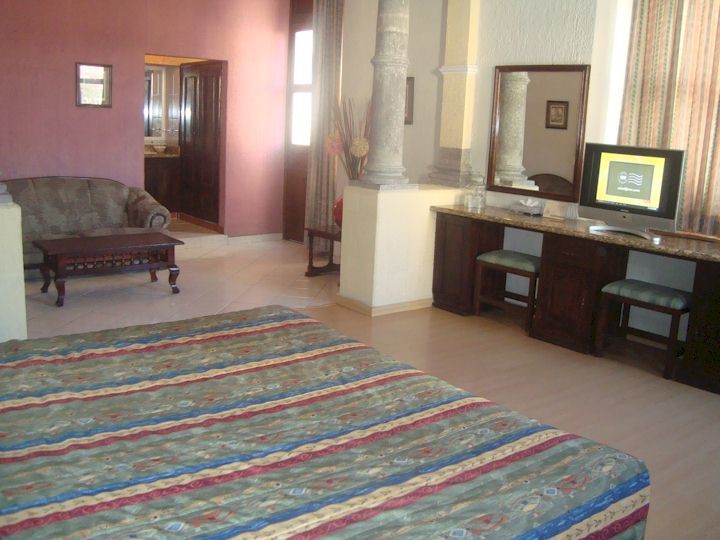 Hotel Don Quijote Plaza