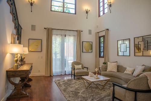 Private Spanish Villa In Central Hollywood With Pool