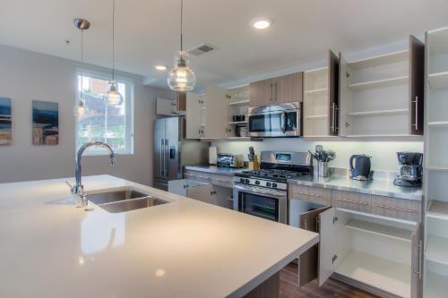 Apartamento Runway Large 2 Bedroom B214