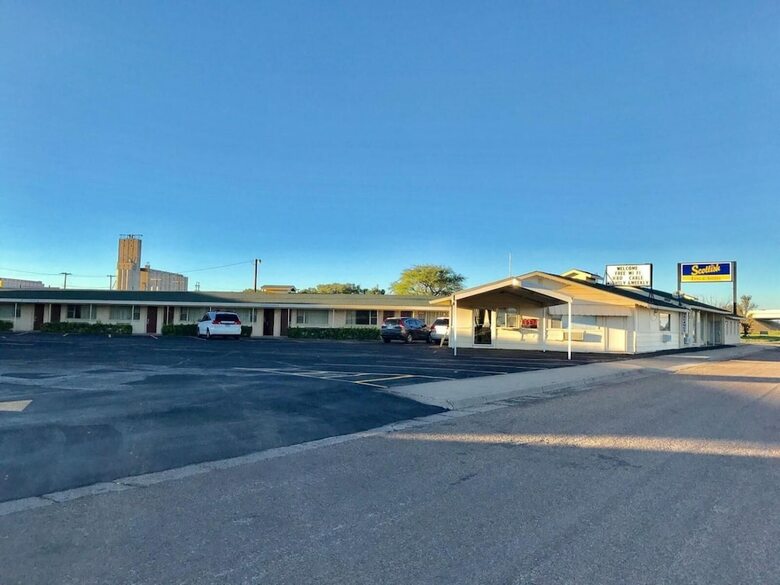 Motel Scottish Inn And Suites