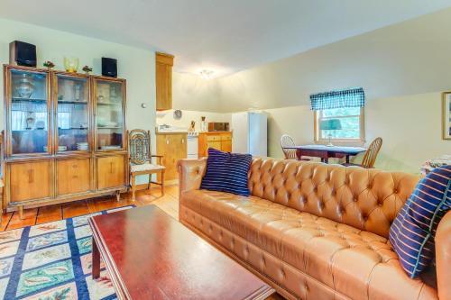 Amato Carriage House, Upper Level