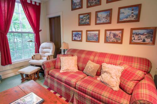 Amato Carriage House, Lower Level