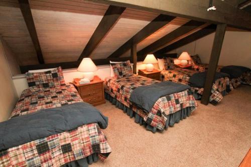Discovery 4 #160, Loft