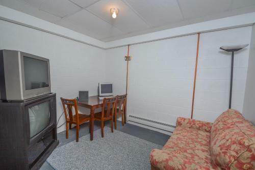 Mountain Memories Four-bedroom Holiday Home