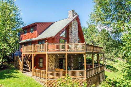Mountain Memories Four-bedroom Holiday Home