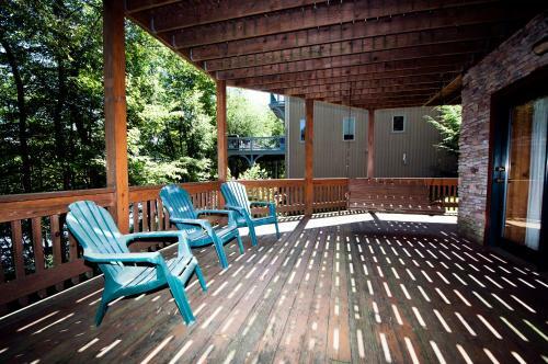 Mountain Memories Four-bedroom Holiday Home