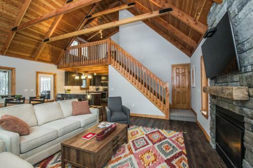 Mountain Crest Villa Five-bedroom Holiday Home
