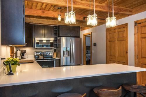 Mountain Crest Villa Five-bedroom Holiday Home
