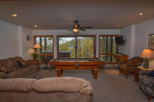Lake Reflections Four-bedroom Holiday Home