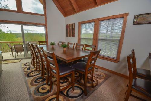 Mountain Dreams Five-bedroom Holiday Home
