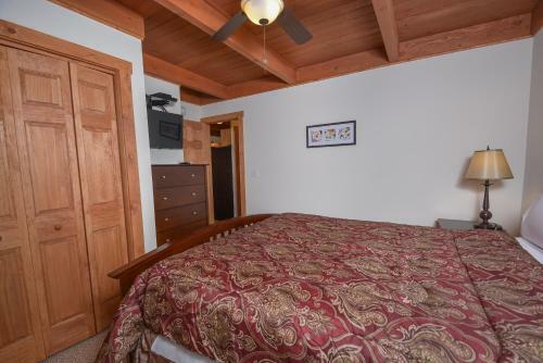 Mountain Dreams Five-bedroom Holiday Home
