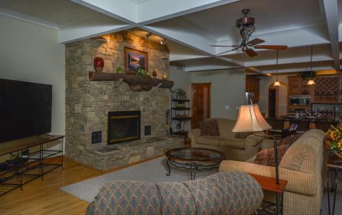 The West Wing Five-bedroom Holiday Home
