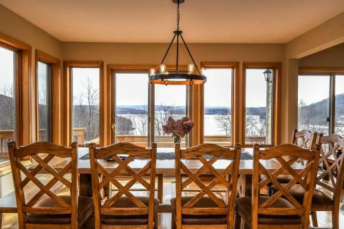 Infinite View Five-bedroom Holiday Home