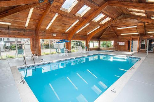 Ski Harbor Three-bedroom Holiday Home #02