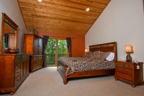 Rocky Adventures Five-bedroom Holiday Home