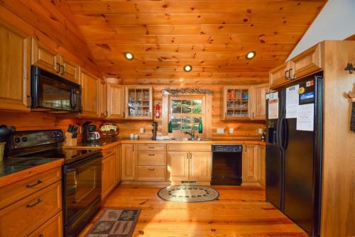 Old Bruin's Den Four-bedroom Holiday Home