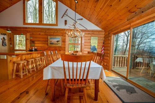 Old Bruin's Den Four-bedroom Holiday Home