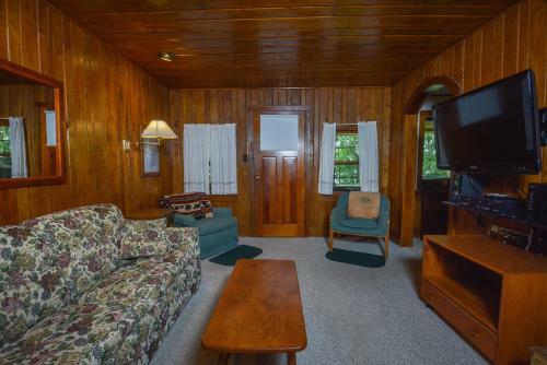 Simpson's Sanctuary Three-bedroom Holiday Home