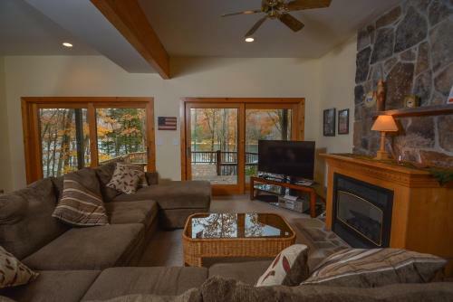 All Decked Out Four-bedroom Holiday Home