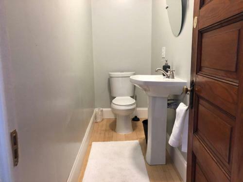 Large, Spacious And Close To Uptown & Downtown!