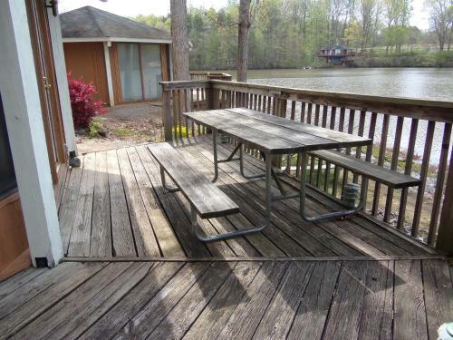 Lake Myers Lakeside Villa 24