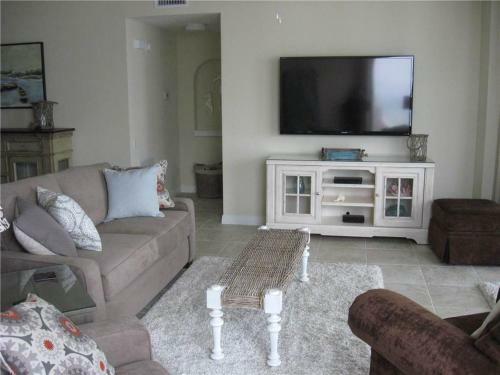 Beach Colony West 18e Condo