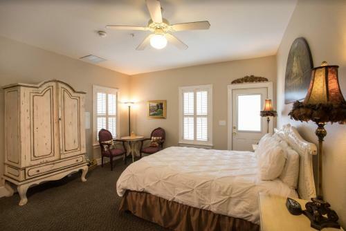 Gruene River Hotel & Retreat