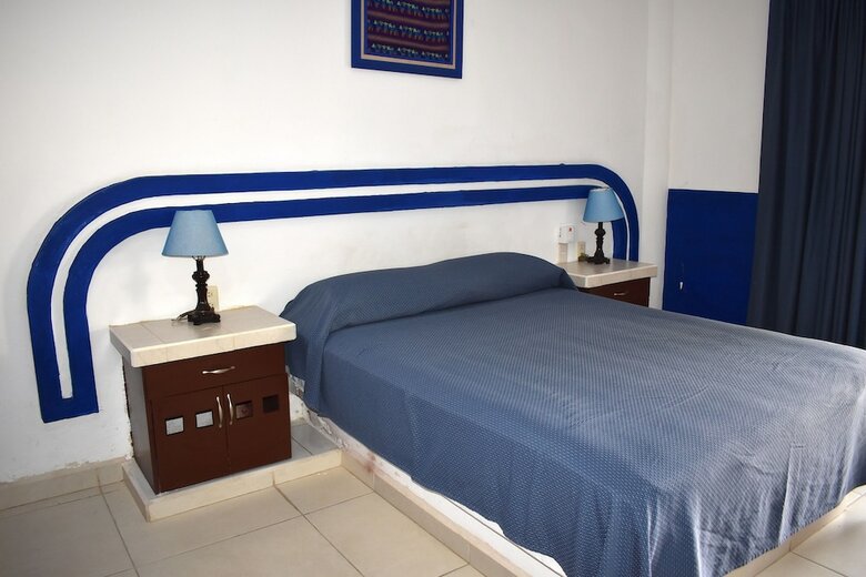 Hotel Plaza Almendros