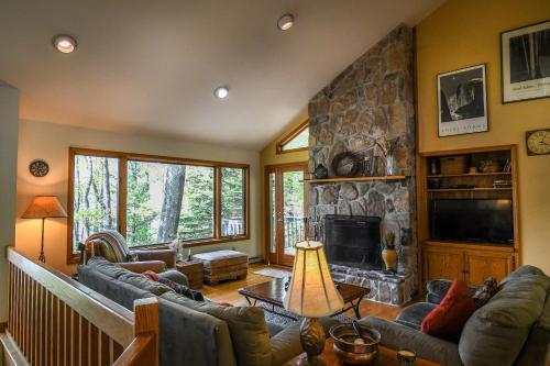 Lakeside Vista Four-bedroom Holiday Home