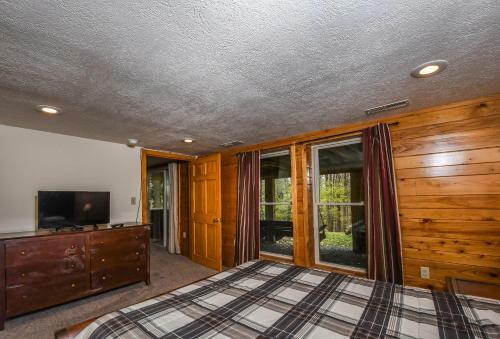 Happy Trails Three-bedroom Holiday Home