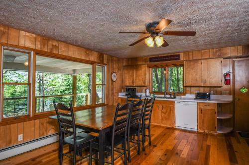 Fish Inn Four-bedroom Holiday Home