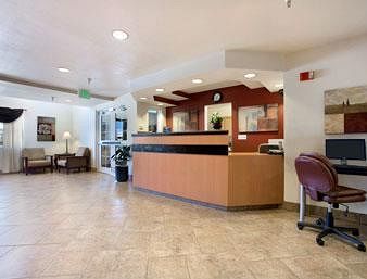 Hotel Microtel Inn & Suites
