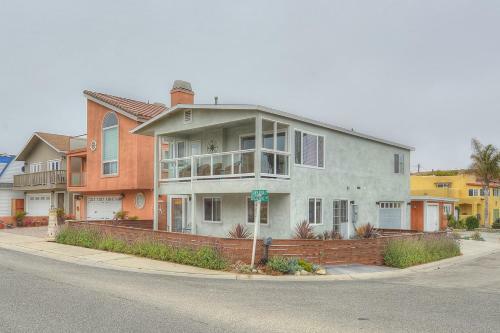 2402o - 875413 Modern Silverstrand Oasis