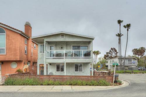 2402o - 875413 Modern Silverstrand Oasis