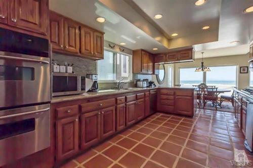 4121 O -751505 Blue Water Horizon Beach House