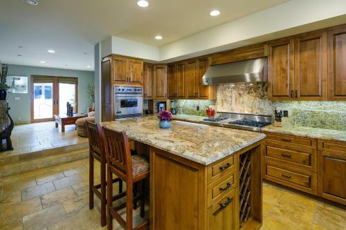 1417m - 1290467 Magnificent Mediterranean Home