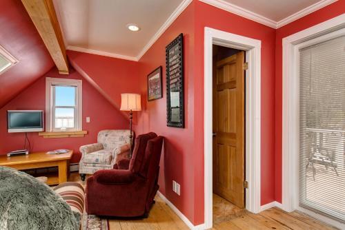 Ontario Park City Bungalow Cabin