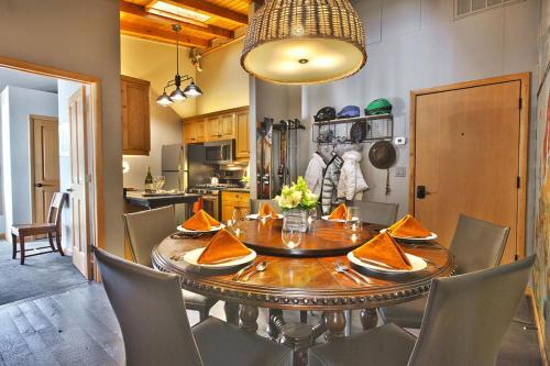 Apartamento Historic Charmer With Balcony On Main
