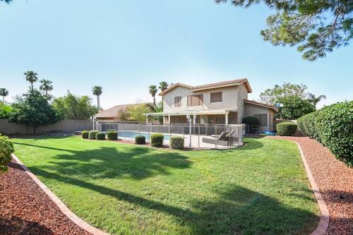 Scottsdale Luxury Vacation Home With Pool Sleeps 14