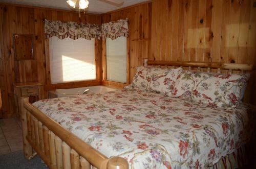 A Grand View From Above #225 - Two Bedroom Cabin