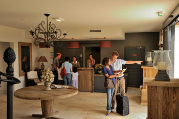 Bed & Breakfast Les Jardins De Saint-benoit - Apartments
