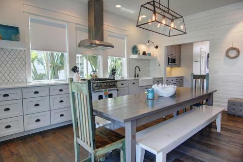 Cinnamon Shore- Lollygag 107 St