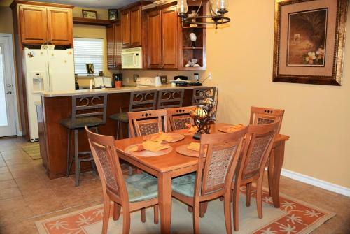 Kosta's Kasa - Three Bedroom Townhome