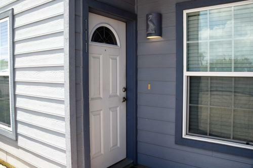 Kosta's Kasa - Three Bedroom Townhome