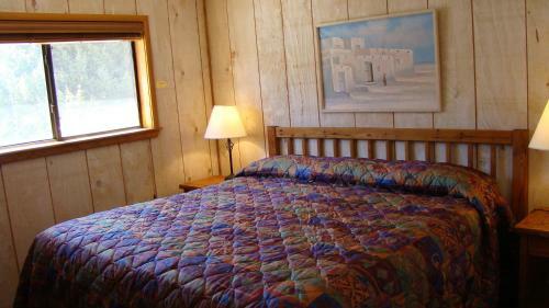 Riverside Lodge & Cabins