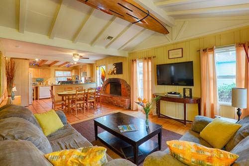 #363 - Poolside Paradise Three-bedroom Holiday Home