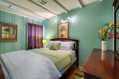 #363 - Poolside Paradise Three-bedroom Holiday Home